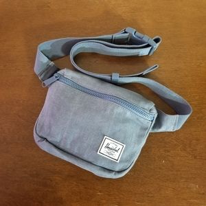 🍒Herschel fanny pack🍒